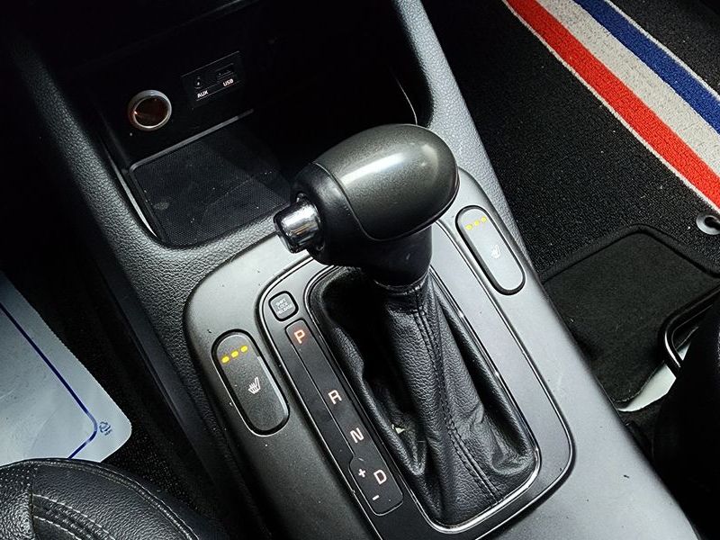 2013 Kia K3 Luxury photo 9