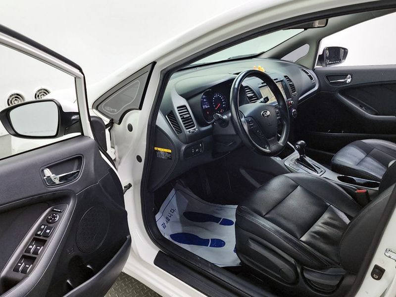 2013 Kia K3 Luxury photo 10