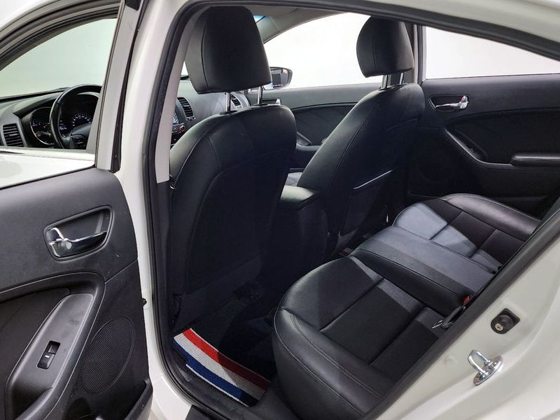 2013 Kia K3 Luxury photo 11