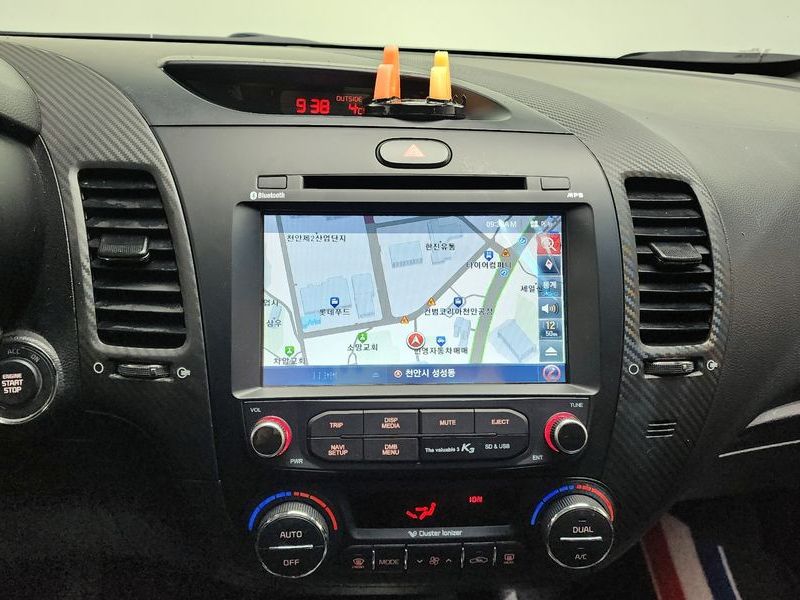 2013 Kia K3 Luxury photo 18