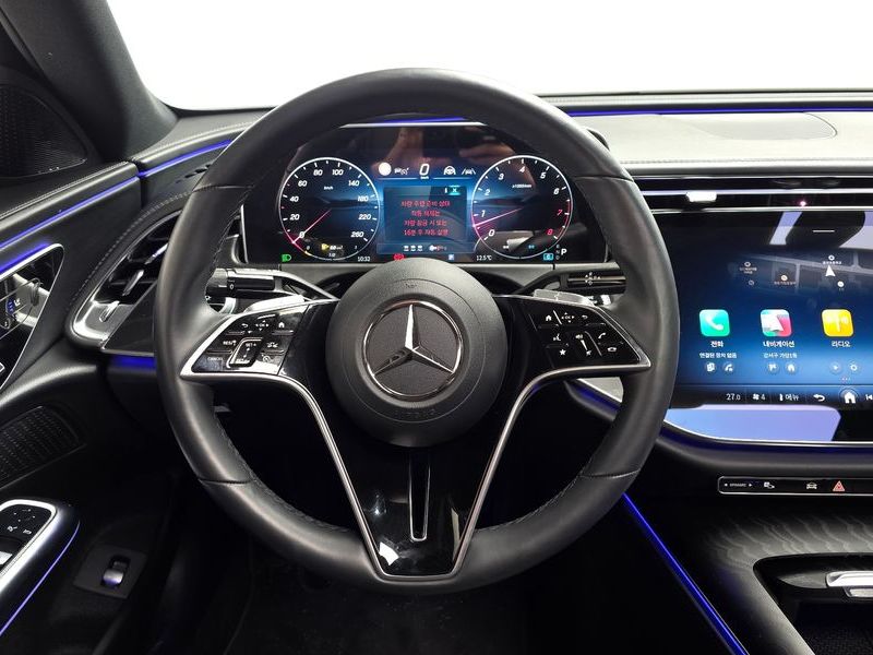 2025 Mercedes-Benz E-Class E200 Avantgarde photo 13