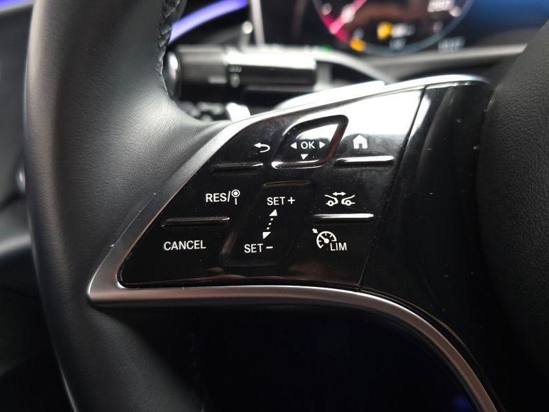 2025 Mercedes-Benz E-Class E200 Avantgarde photo 17