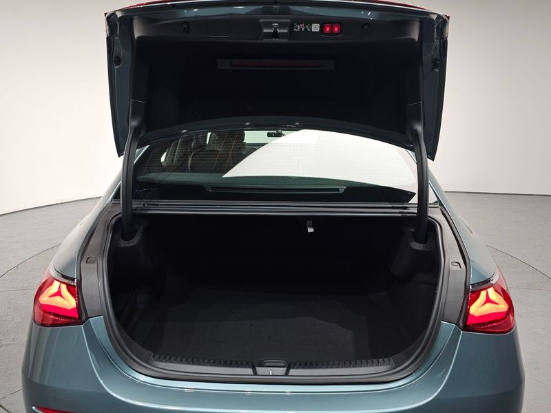 2025 Mercedes-Benz E-Class E200 Avantgarde photo 20