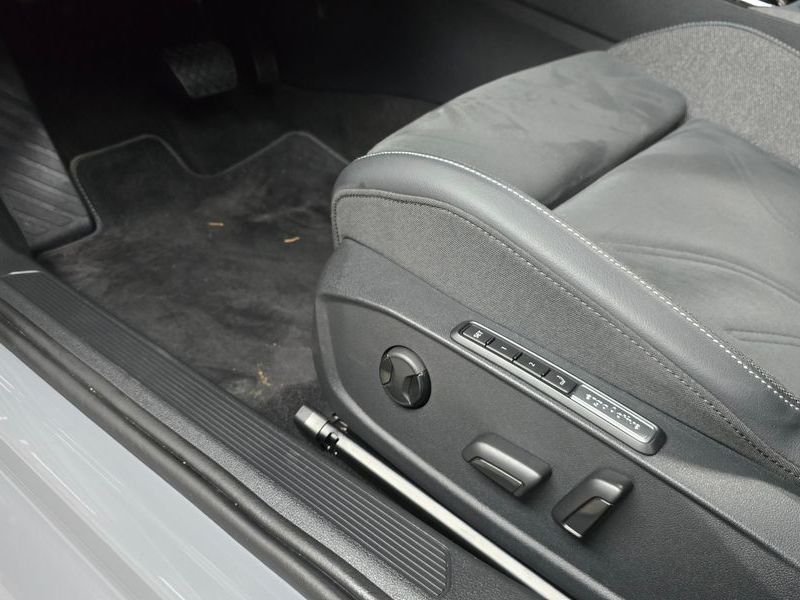 2025 Volkswagen Golf 2.0 TDI Prestige photo 18