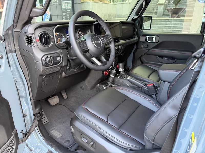 2025 Jeep Wrangler 2.0 Rubicon 4Door photo 9