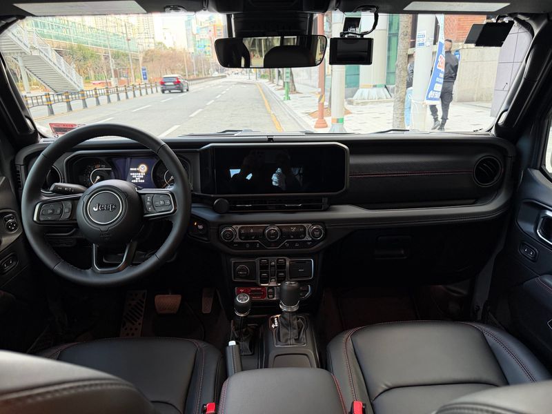2025 Jeep Wrangler 2.0 Rubicon 4Door photo 11