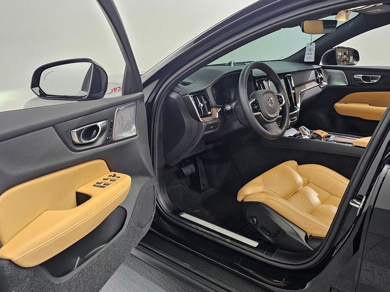2025 Volvo V60 B5 Ultra AWD photo 10