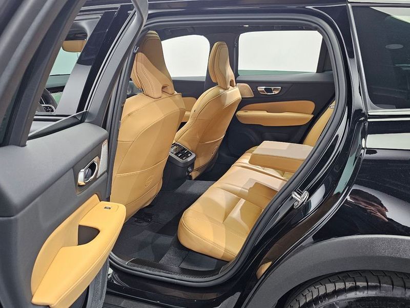 2025 Volvo V60 B5 Ultra AWD photo 11