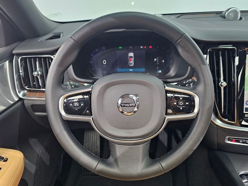 2025 Volvo V60 B5 Ultra AWD photo 13