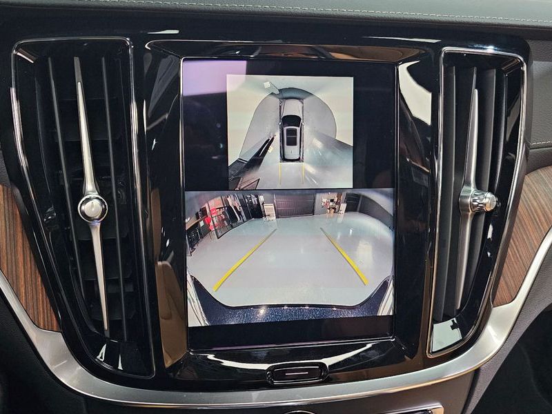 2025 Volvo V60 B5 Ultra AWD photo 16