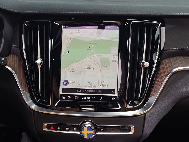 2025 Volvo V60 B5 Ultra AWD photo 17