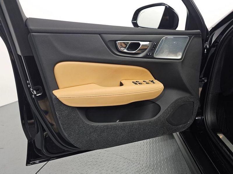 2025 Volvo V60 B5 Ultra AWD photo 24