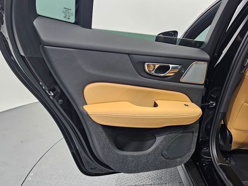 2025 Volvo V60 B5 Ultra AWD photo 25