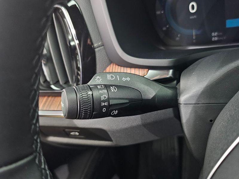 2025 Volvo V60 B5 Ultra AWD photo 29