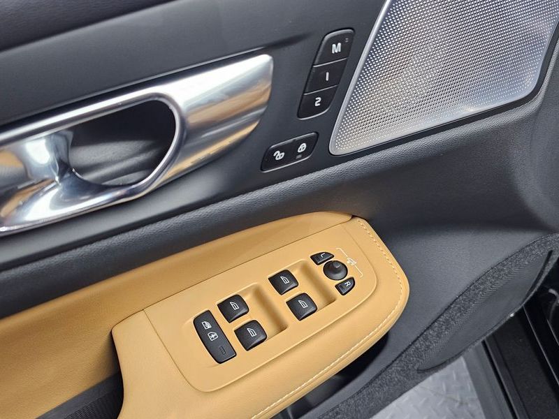 2025 Volvo V60 B5 Ultra AWD photo 30