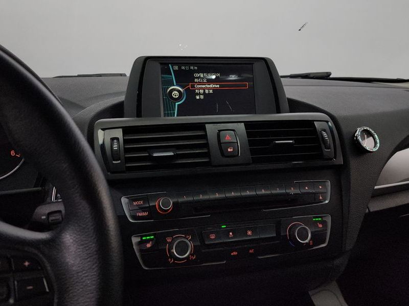 2014 BMW 1시리즈 118d Urban 5Dr photo 16