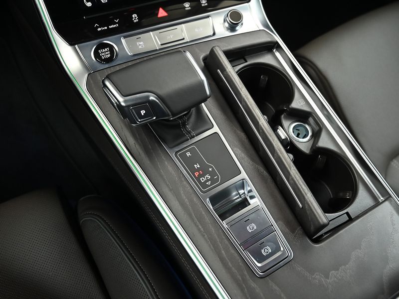 2024 Audi A7 55 TFSI e Quattro Premium photo 9