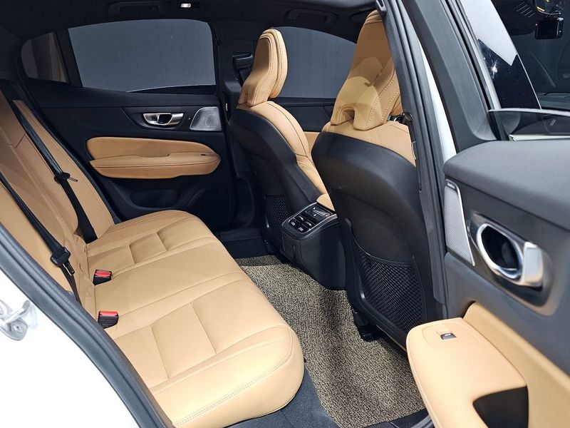 2024 Volvo S60 B5 Ultimate Bright photo 11
