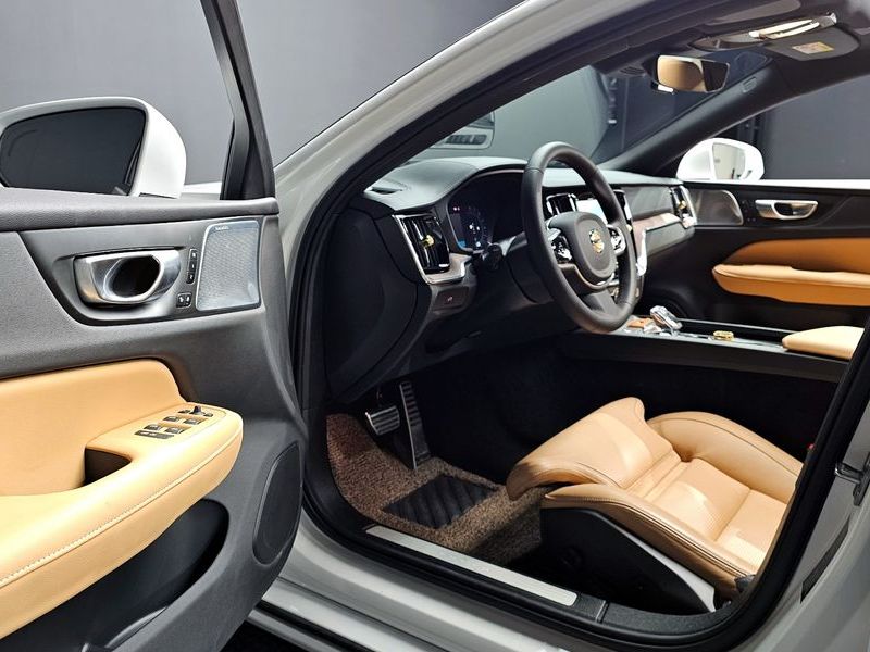 2024 Volvo S60 B5 Ultimate Bright photo 12