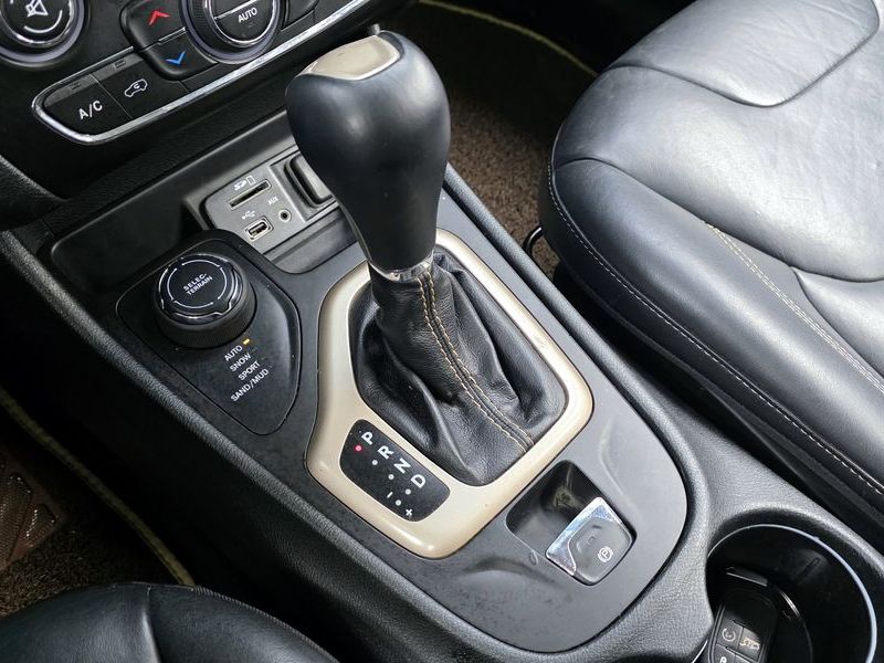 2015 Jeep Cherokee 2.0 Diesel Longitude AWD photo 9