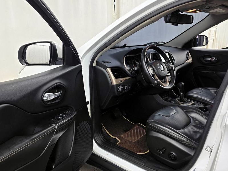 2015 Jeep Cherokee 2.0 Diesel Longitude AWD photo 10