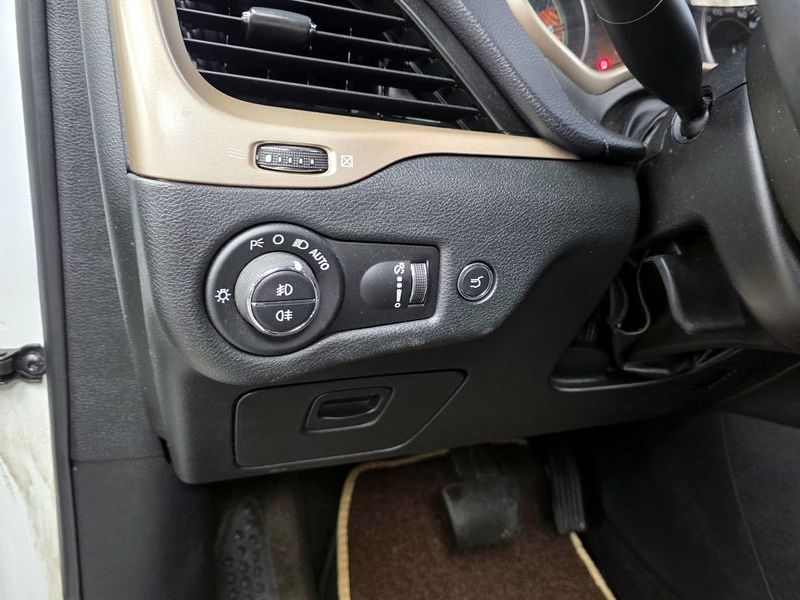 2015 Jeep Cherokee 2.0 Diesel Longitude AWD photo 16