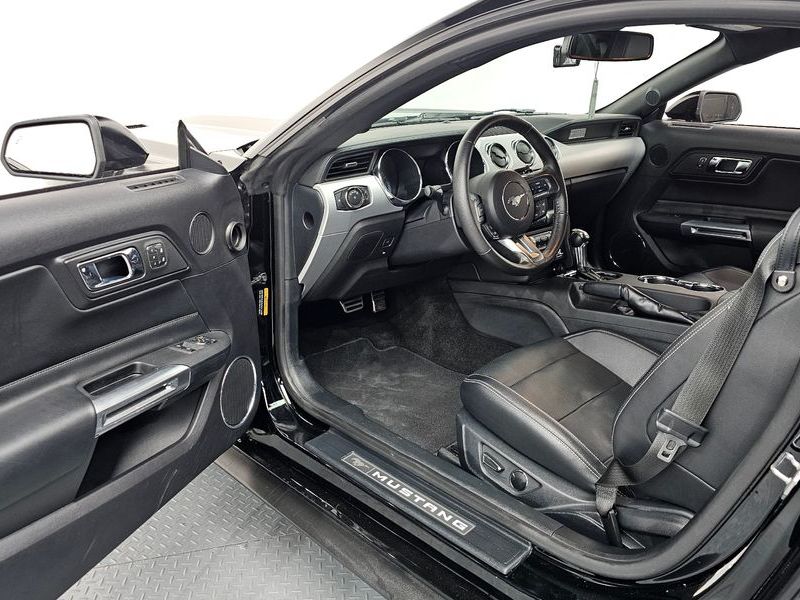 2015 Ford Mustang GT Coupe photo 10