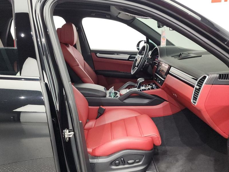 2023 Porsche Cayenne 3.0 PLATINUM EDITION photo 11