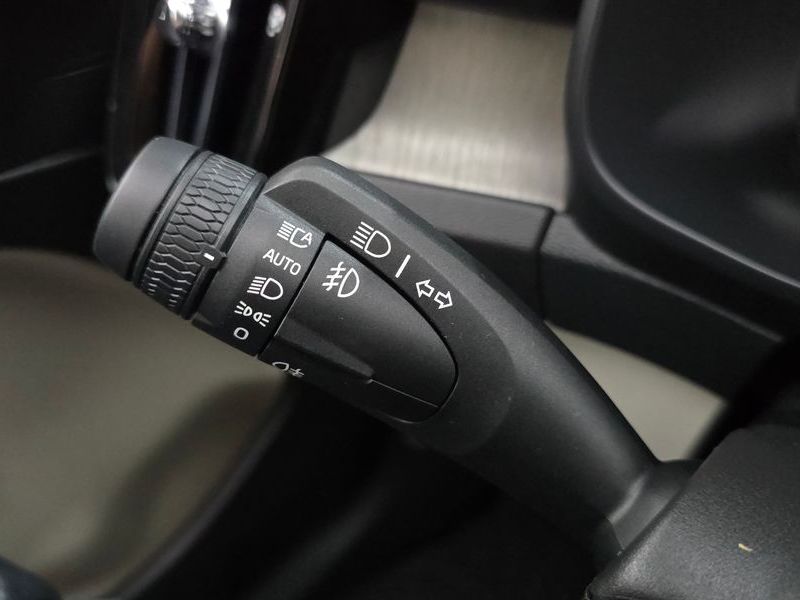 2023 Volvo XC40 B4 Ultimate Bright photo 18