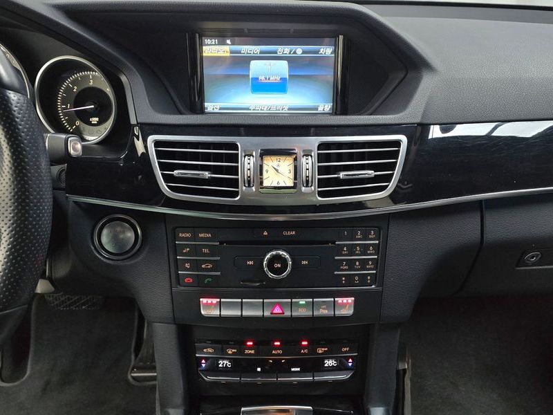 2016 Mercedes-Benz E-Class E220 Bluetec Avantgarde photo 14
