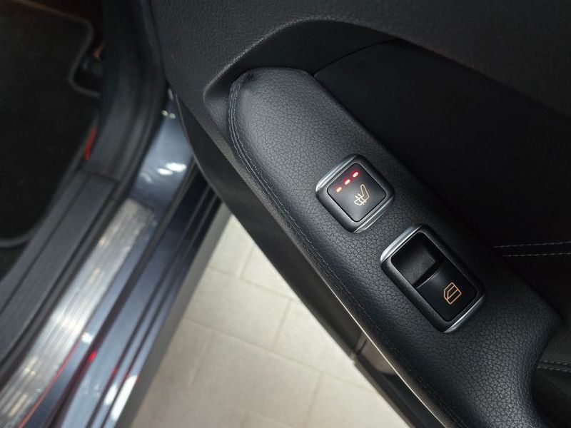 2016 Mercedes-Benz E-Class E220 Bluetec Avantgarde photo 19