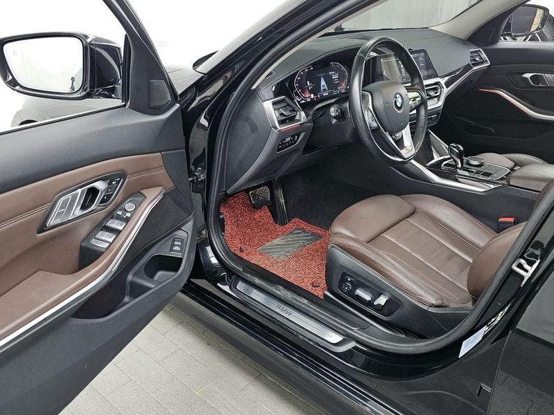 2022 BMW 3 Series 320i Luxury photo 10