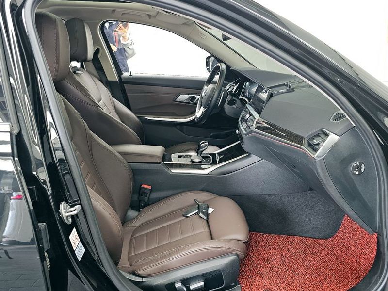 2022 BMW 3 Series 320i Luxury photo 11