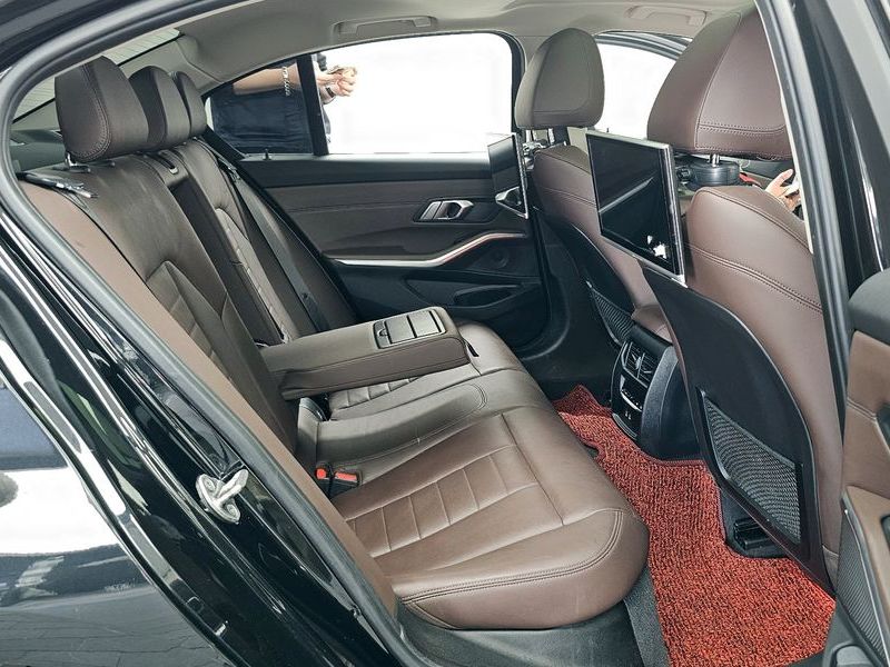 2022 BMW 3 Series 320i Luxury photo 12