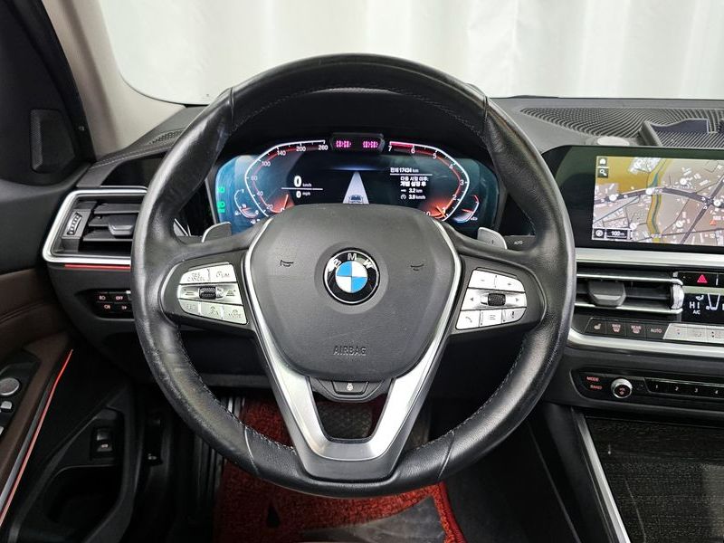 2022 BMW 3 Series 320i Luxury photo 13