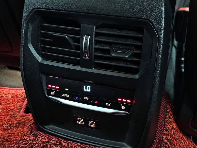 2022 BMW 3 Series 320i Luxury photo 19