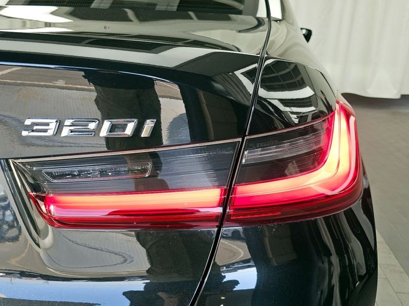 2022 BMW 3 Series 320i Luxury photo 23