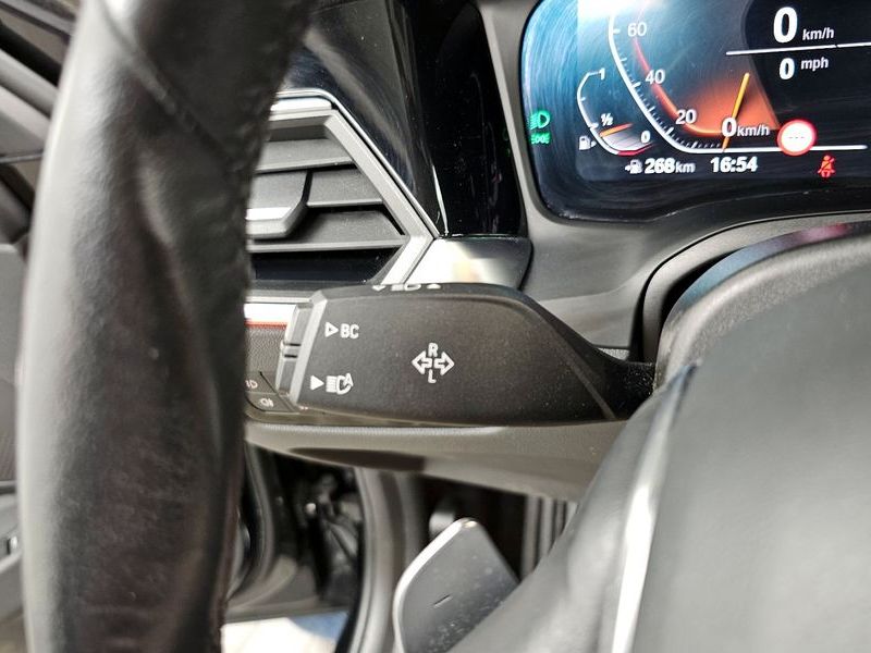 2022 BMW 3 Series 320i Luxury photo 28