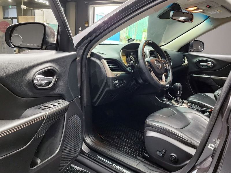 2016 Jeep Cherokee 2.2 Diesel Limited 4WD photo 10