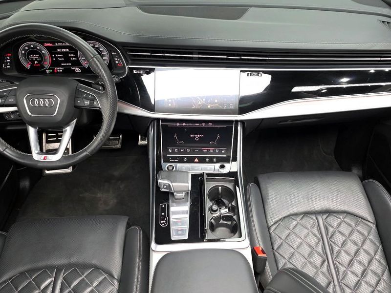 2022 Audi Q8 55 TFSI Quattro Premium photo 7
