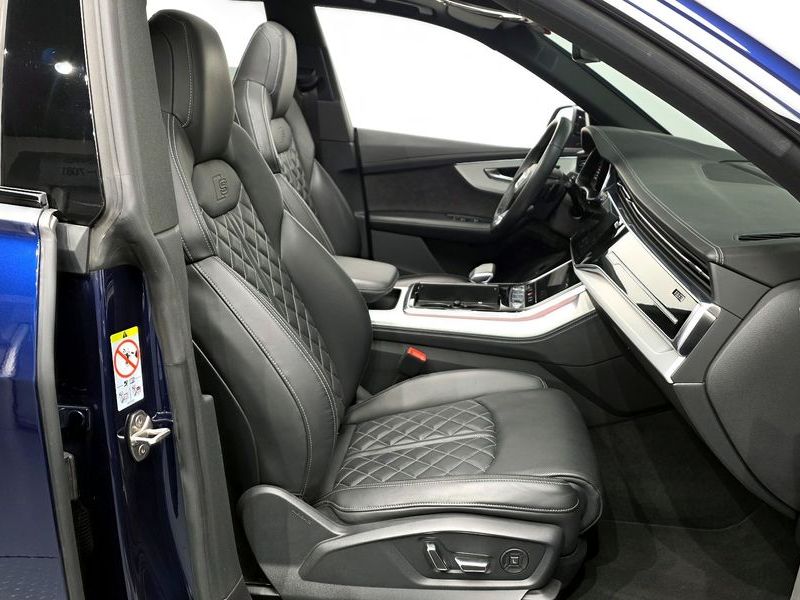 2022 Audi Q8 55 TFSI Quattro Premium photo 11