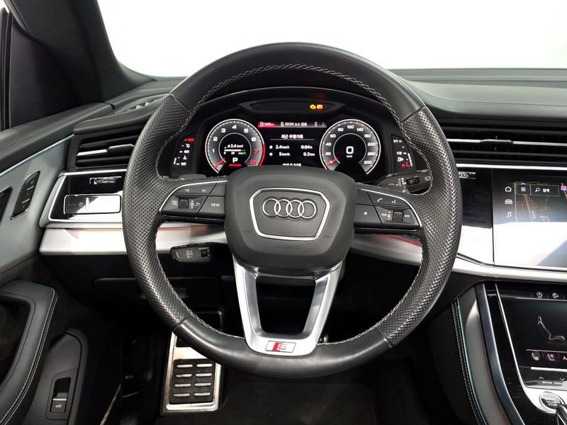 2022 Audi Q8 55 TFSI Quattro Premium photo 13