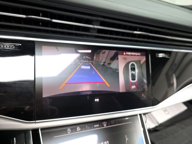 2022 Audi Q8 55 TFSI Quattro Premium photo 15