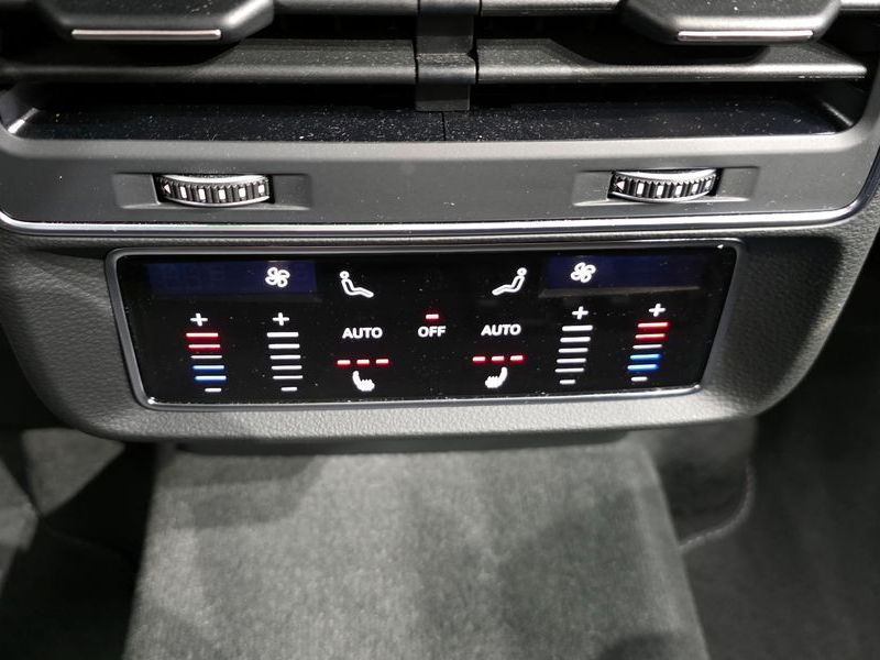 2022 Audi Q8 55 TFSI Quattro Premium photo 19