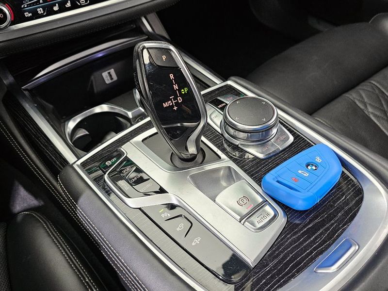 2017 BMW 7 Series 730Ld xDrive M Sport photo 9