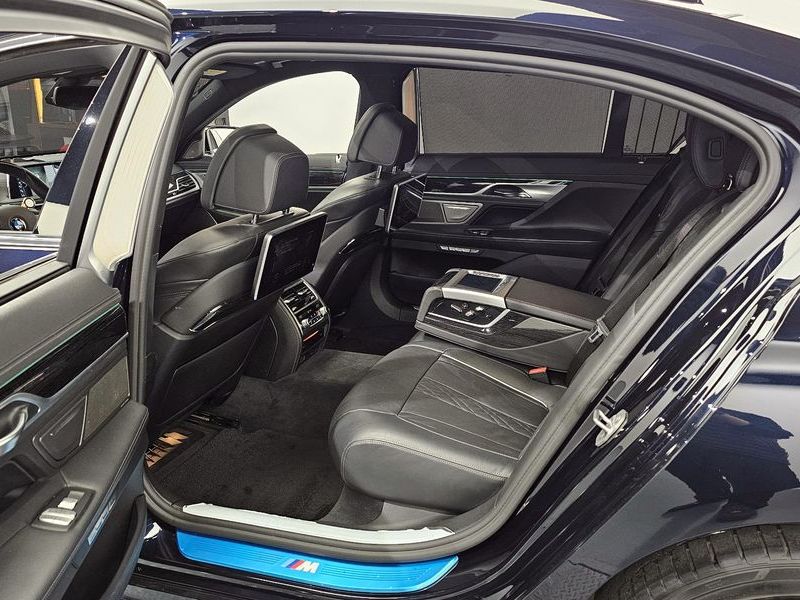 2017 BMW 7 Series 730Ld xDrive M Sport photo 12