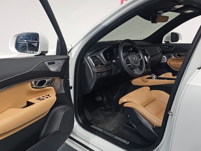 2022 Volvo XC90 B6 Inscription photo 10