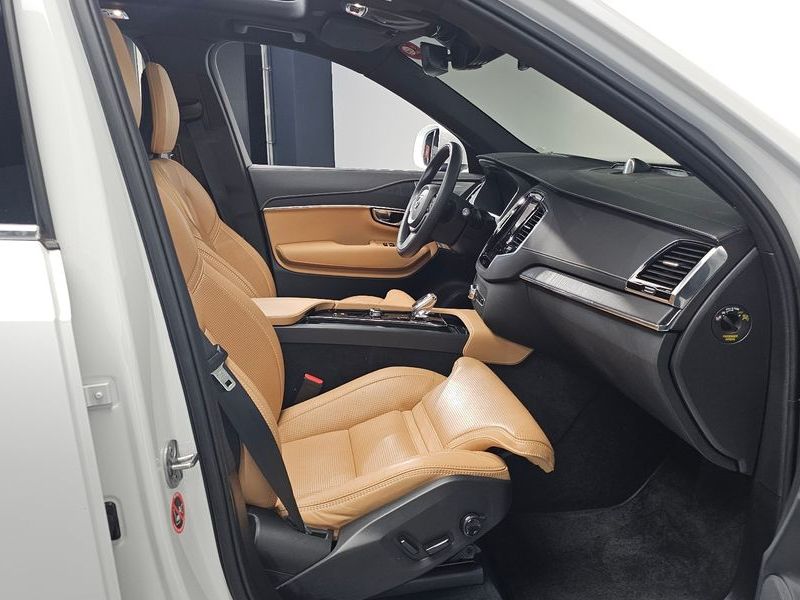 2022 Volvo XC90 B6 Inscription photo 11