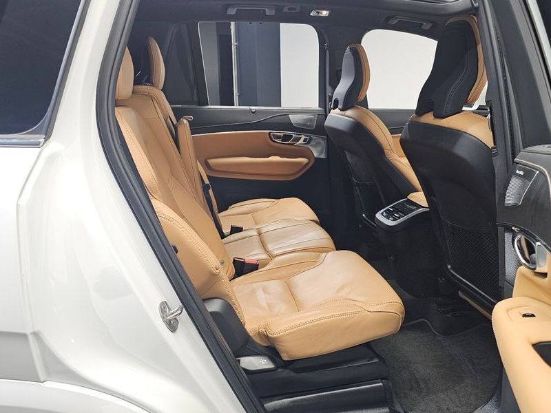 2022 Volvo XC90 B6 Inscription photo 12