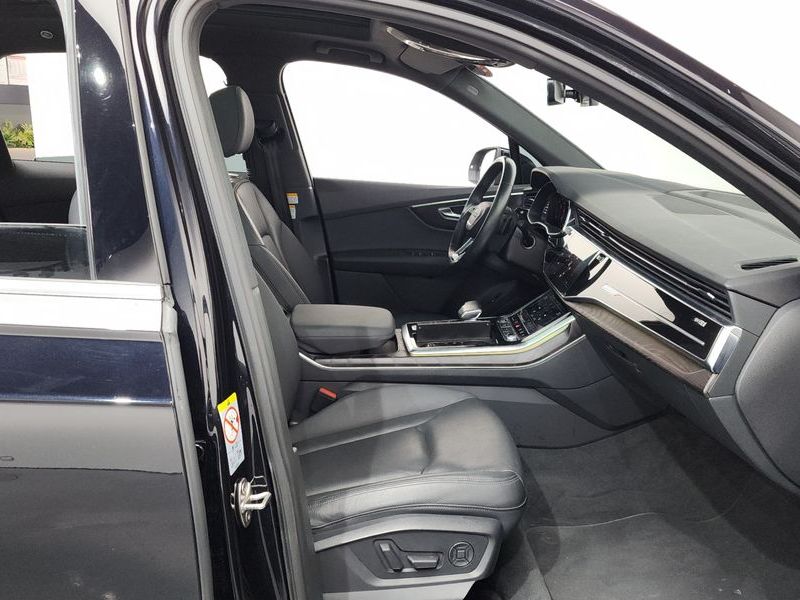 2021 Audi Q7 45 TDI Quattro Premium photo 11